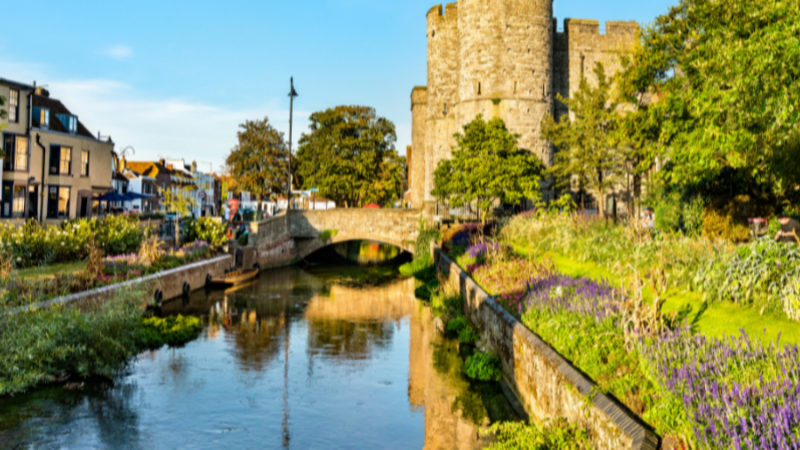 Care jobs in Canterbury, carer jobs in Canterbury 